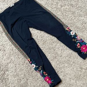 JWLA JW Los Angeles Johnny Was RARE embroidered flower boho black leggings Large